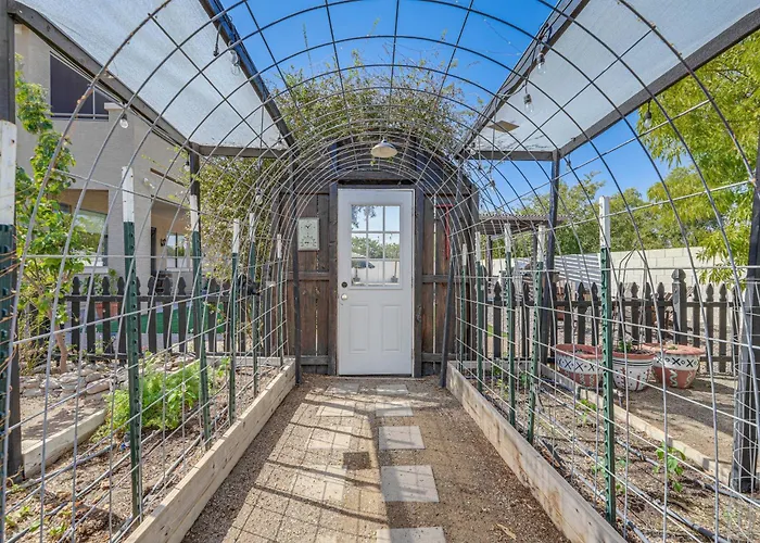 Family-friendly Retreat W/ Pool - Near Westgate! Glendale