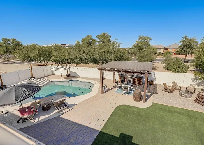 Family-friendly Retreat W/ Pool - Near Westgate! Holiday home Glendale