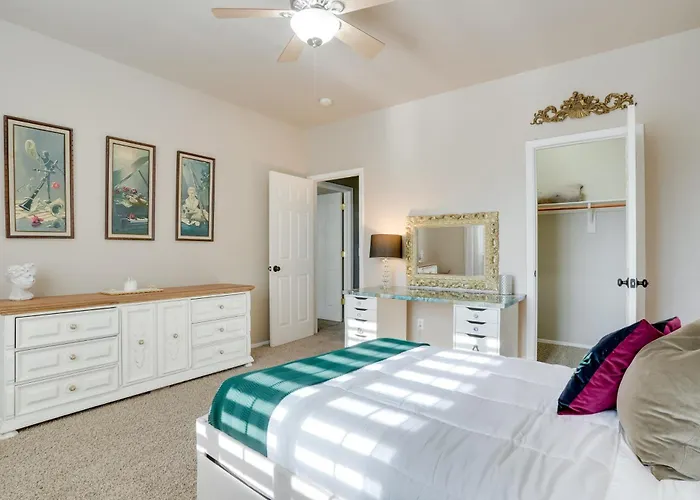 Family-friendly Retreat W/ Pool - Near Westgate! Glendale