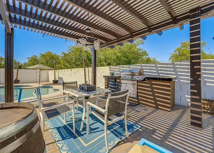Family-friendly Retreat W/ Pool - Near Westgate! * Glendale