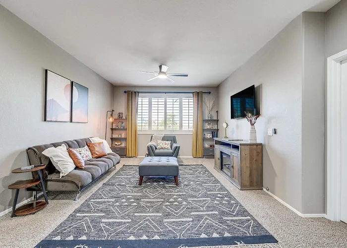 Holiday home Family-friendly Retreat W/ Pool - Near Westgate! *