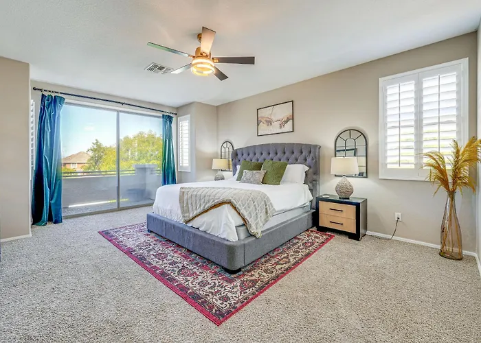 Family-friendly Retreat W/ Pool - Near Westgate! Holiday home Glendale